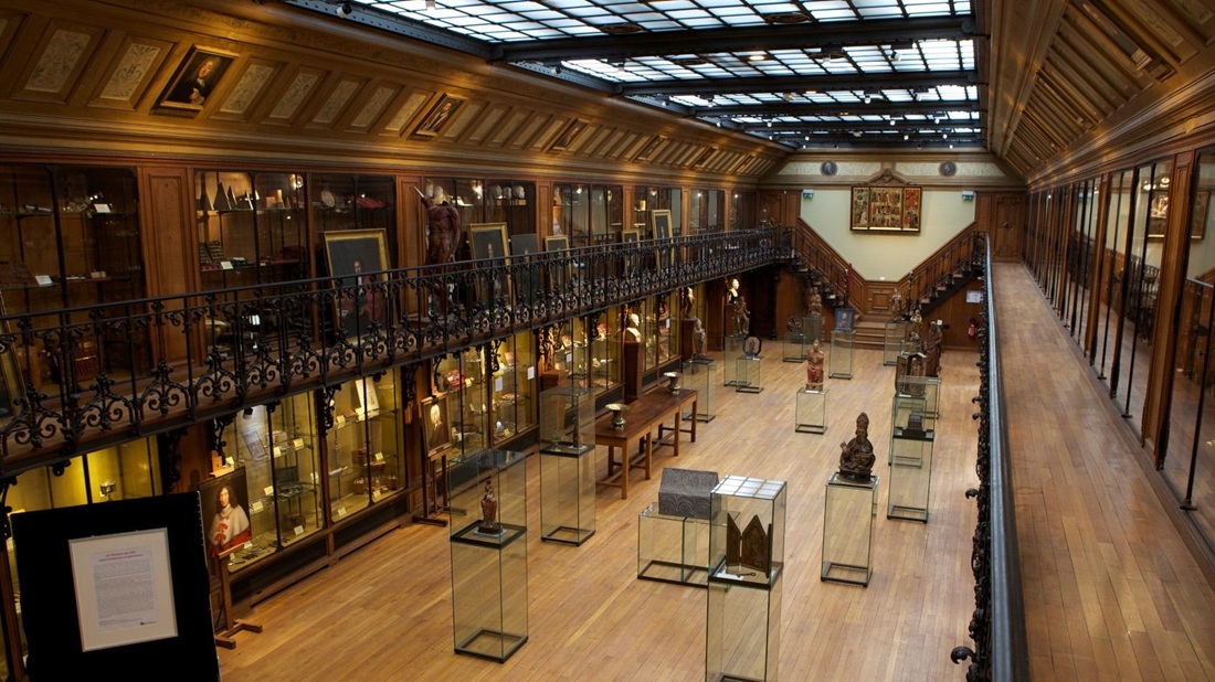 Légendes et mystères des musées : quand l’histoire flirte avec le surnaturel