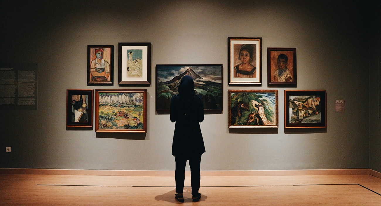 Les coulisses des musées : comment sont créées les expositions captivantes ?