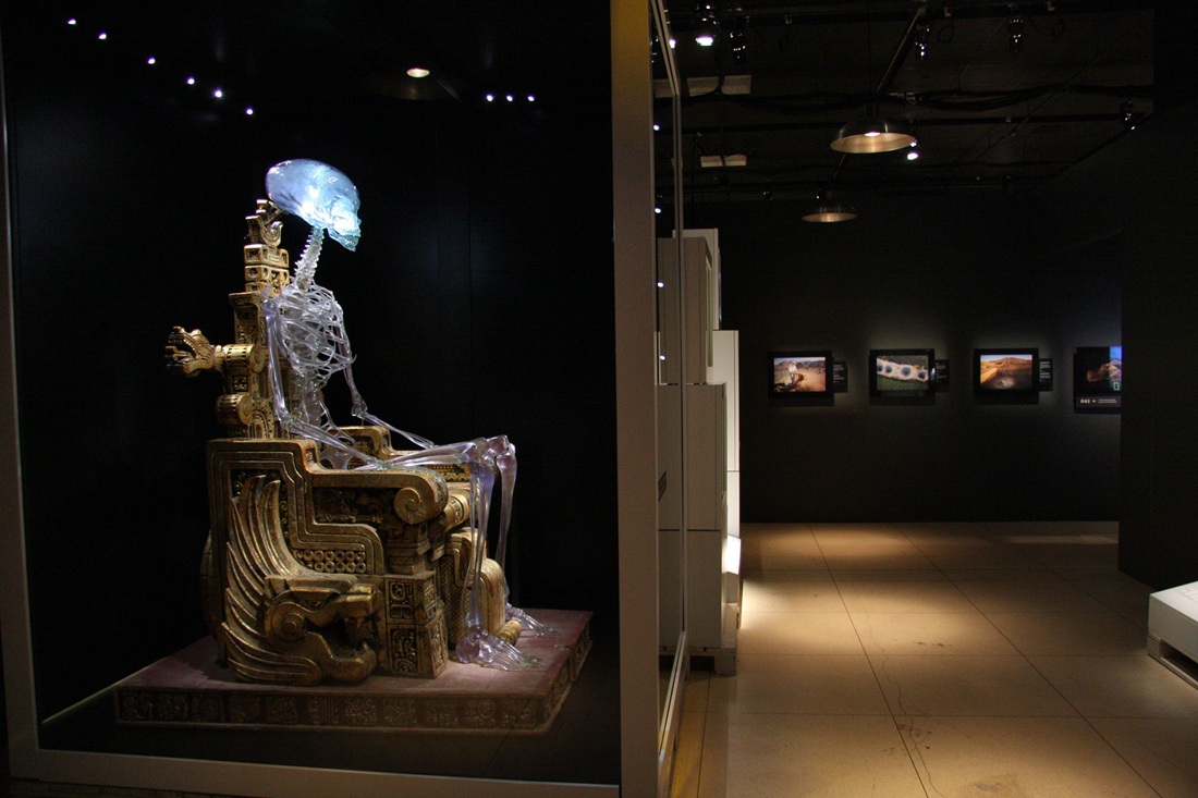 Objets maudits exposés dans les musées : mythe ou réalité ?